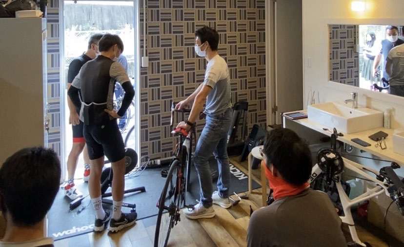 辻善光氏にフィッティングをしてもらう西井