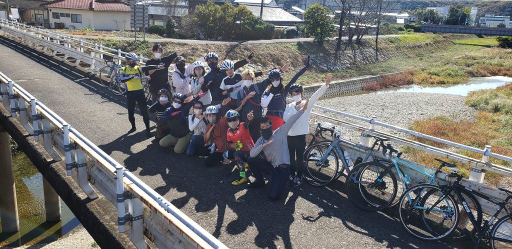 神社巡りチームの記念撮影