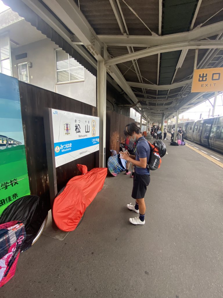 1日目乗り換え　松山駅