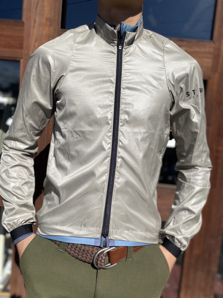 ステムデザインウィンドブレーカー前