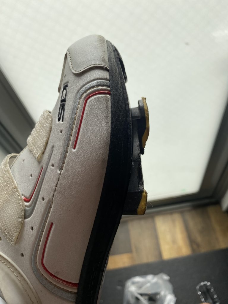 3つ穴はクリートが出っ張る