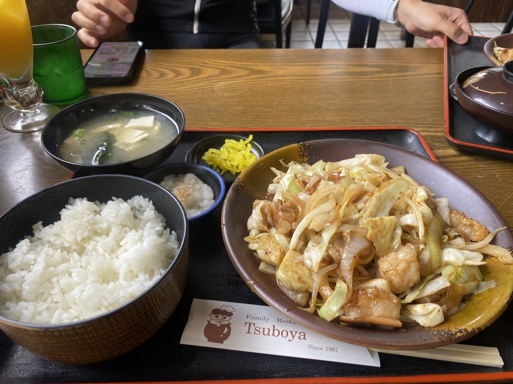 つぼやホルモン定食